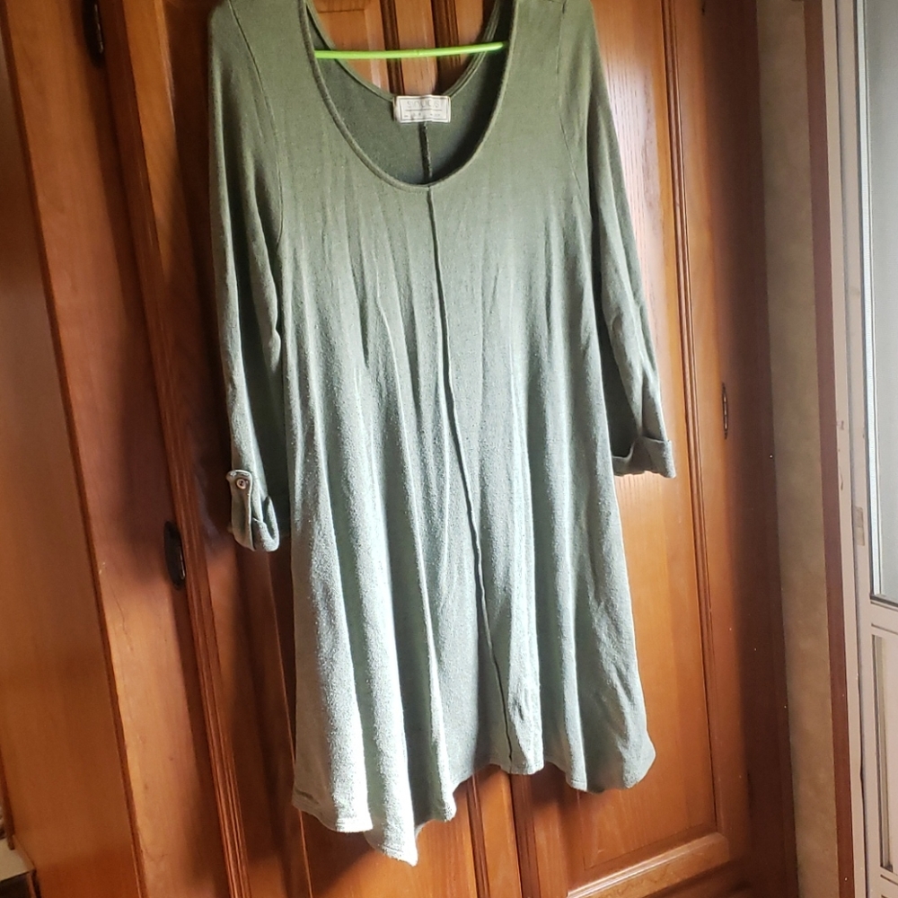 Dress - Picture 1 of 4